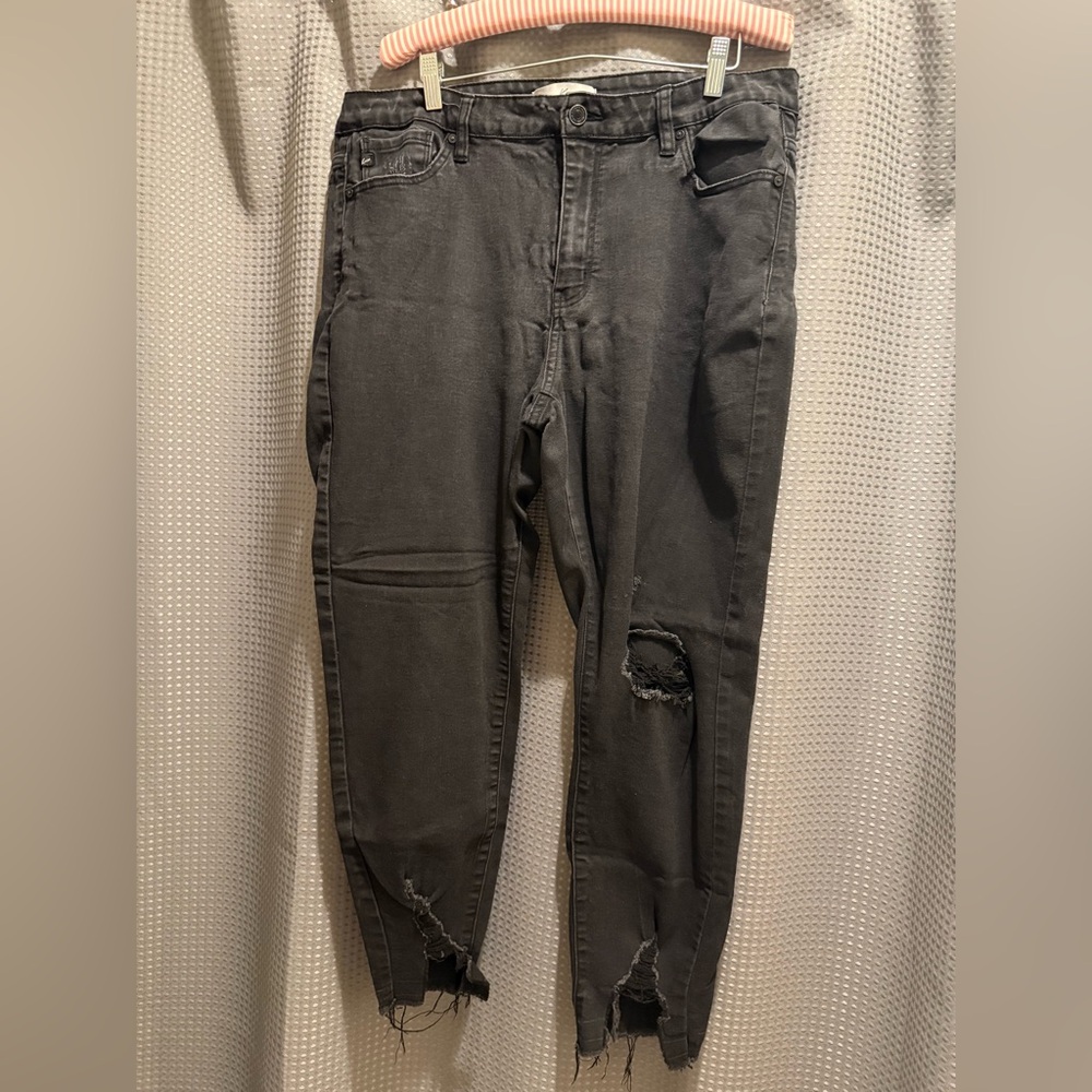 KanCan Black Ankle Cropped Jeans with Distressed Details